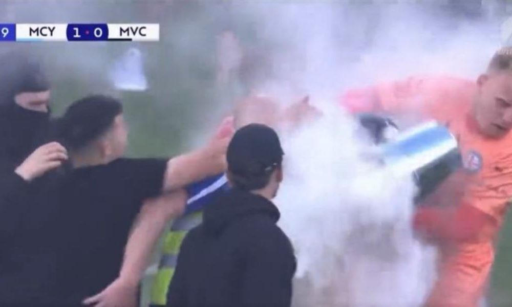 VRELA JUŽNJAČKA KRV Prekinut australijaski derbi, golmana pogodili kantom (VIDEO)