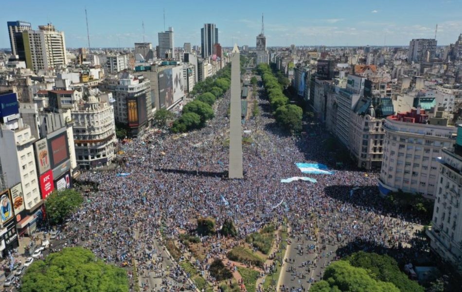 Svi su u transu, kao da je cela Argentina na ulicama! (VIDEO)