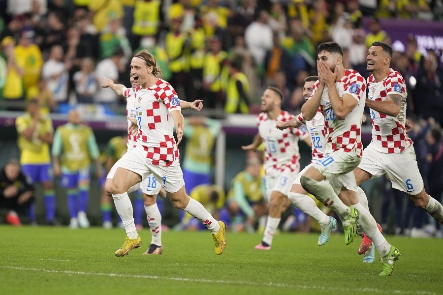 UTIŠALI SAMBU Pogledajte kako su Hrvati posle penal serije izborili plasman u polufinale Mundijala (VIDEO)