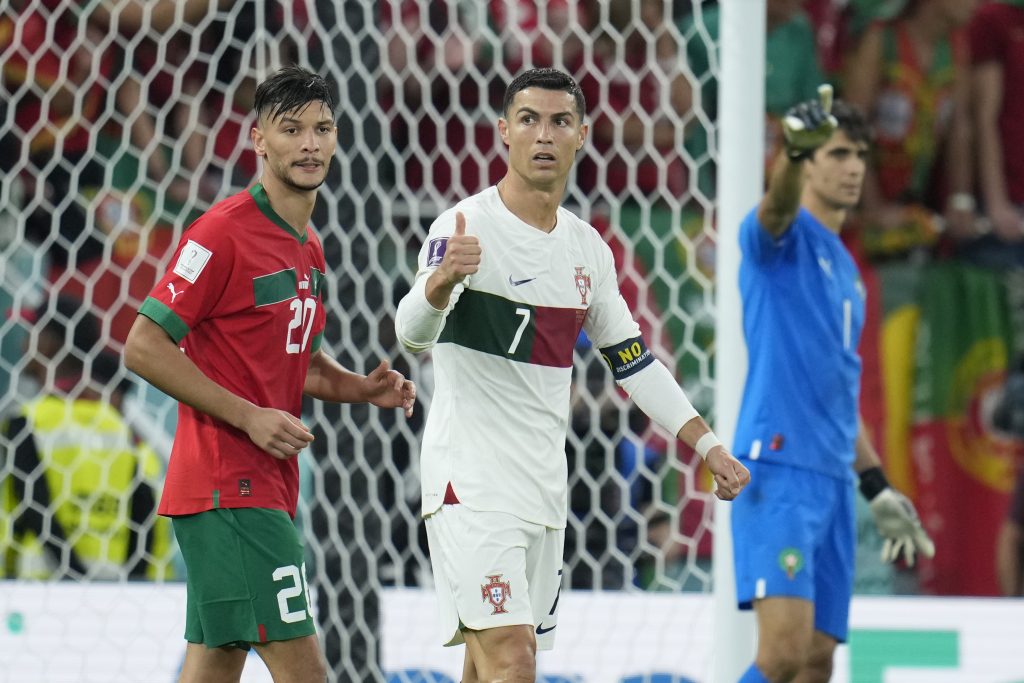 SAUDIJCE ZAHVATILA FUDBALSKA GROZNICA Ronaldo stigao u Rijad, grad pun panoa sa Kristijanovim likom (VIDEO)
