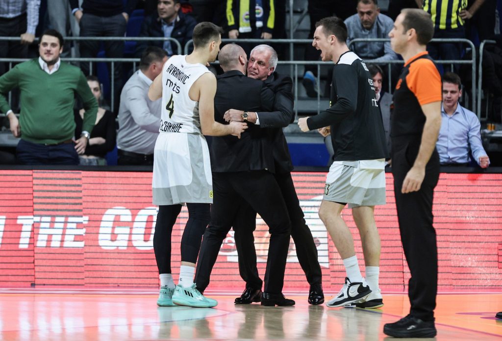 OVAKVOG GA ODAVNO NISMO VIDELI Obradović pokazao koliko mu je stalo do pobede! Stegnute pesnice i neviđena radost (VIDEO)