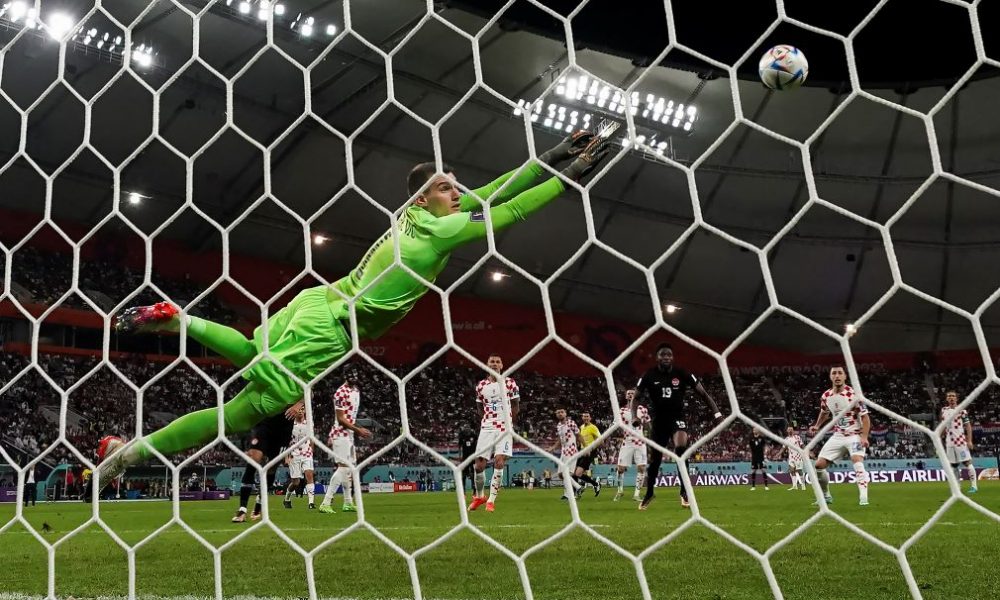 VIDELI SMO PRVU DRAMU Komšije posle ruleta eliminisale Japan, Livaković odbranio tri penala (VIDEO)