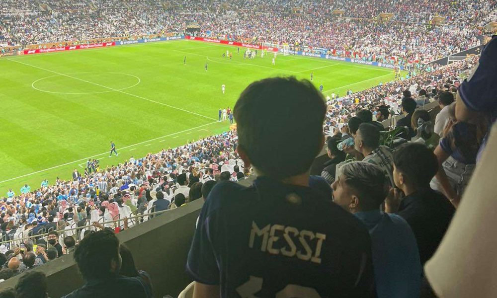 MAXBET SPORT DOBIO SNIMAK Ovako se slavilo u Mesijevoj loži… Poljubac za Antonelu, sin Tijago „skakao“ po leđima (VIDEO)