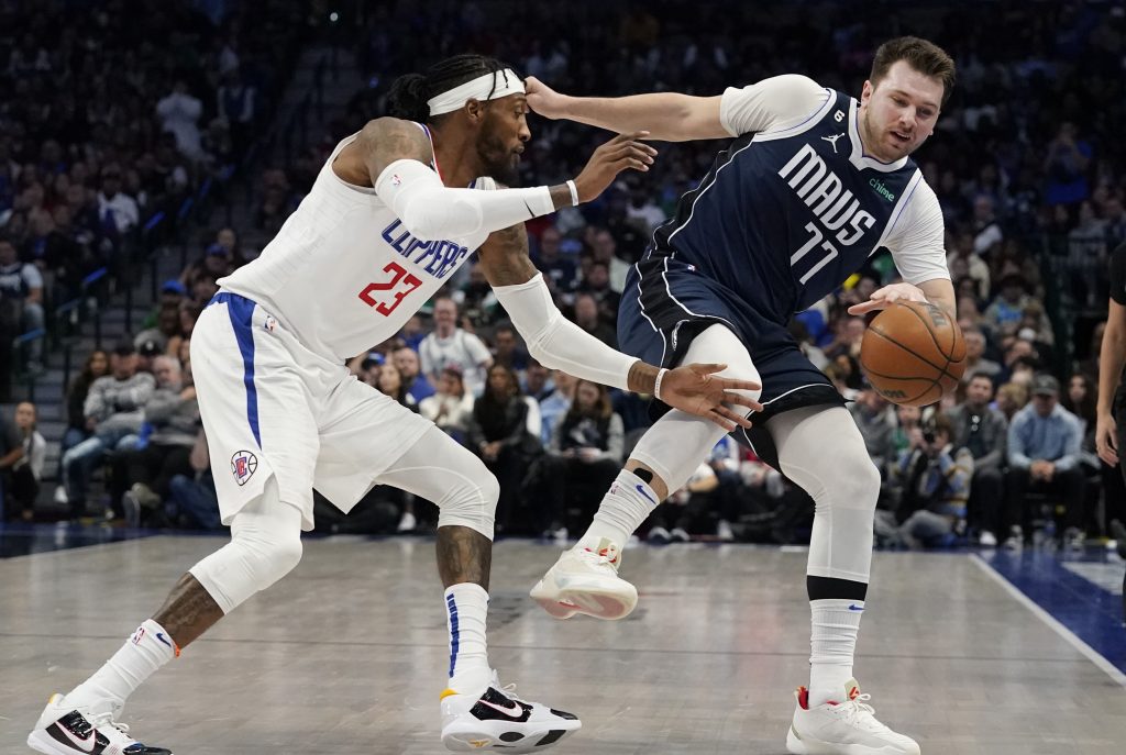 NBA LIGA Dončić glatko izgubio, pa imao neprijatan susret sa navijačem! (VIDEO)