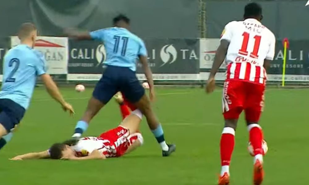 JEZIVO! Fudbaler Kopra kramponima stao na glavu Erakovića (VIDEO)