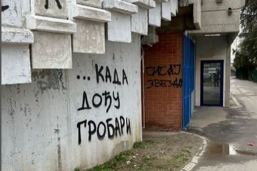 USIJANJE „Grobari“ posetili halu „Aleksandar Nikolić“ pred derbi sa Zvezdom… Osvanuli grafiti (FOTO)