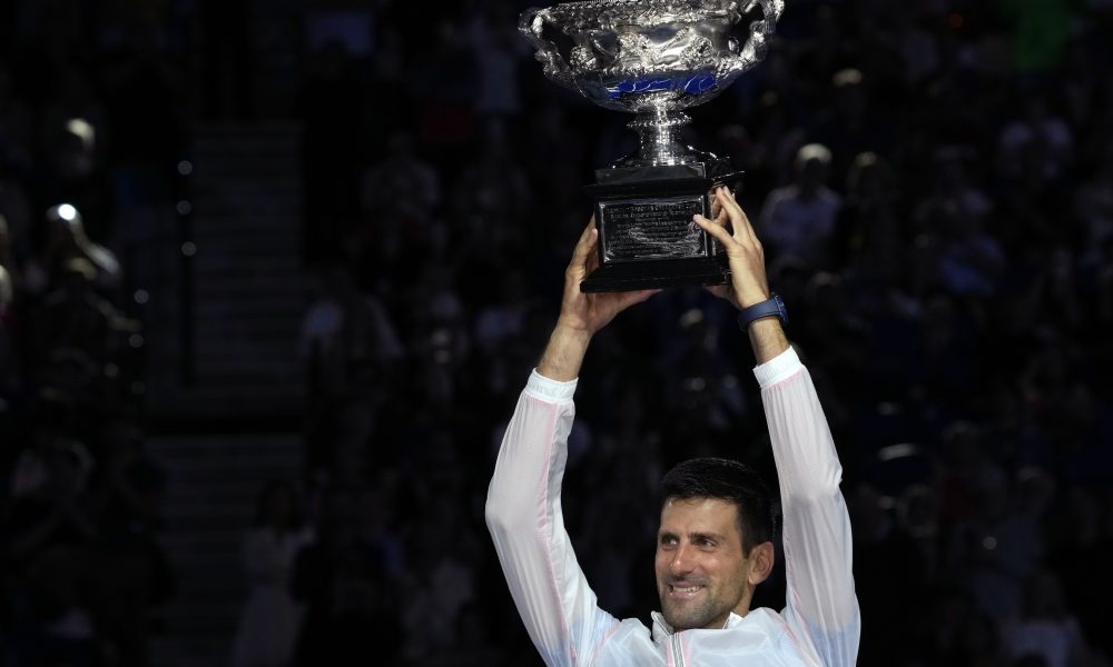ČUDO OD IGRAČA Novak Đoković podigao pehar u jakni s brojem 22: Najveća pobeda u mom životu! Idem da slavim sa srpskim navijačima
