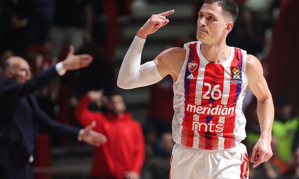 POLUVREME Pljušte trojke kao kiša u Londonu! Zvezda gazi i ide ka velikoj pobedi (VIDEO)