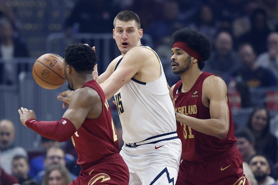 NA ZAPADU NIŠTA NOVO Jokić tripl-dablom srušio Klivlend (VIDEO)