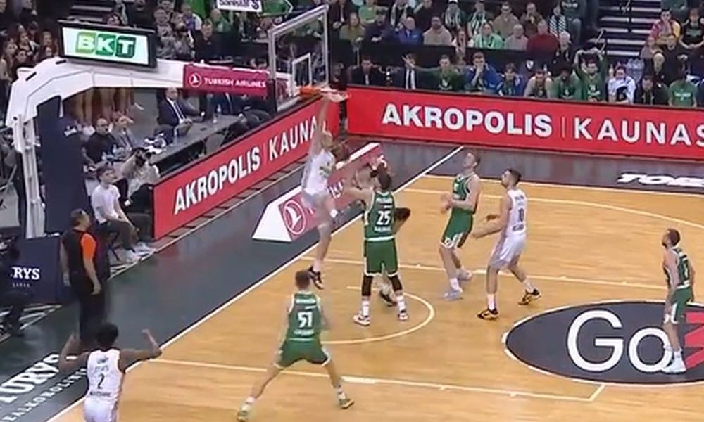 LET SMAILAGIĆA Partizanov košarkaš brutalno zakucao na Ulanovasa! (VIDEO)