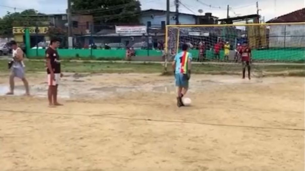 HOROR NA FUDBALSKOJ UTAKMICI Tri igrača ubijena u Brazilu (UZNEMIRUJUĆ VIDEO)