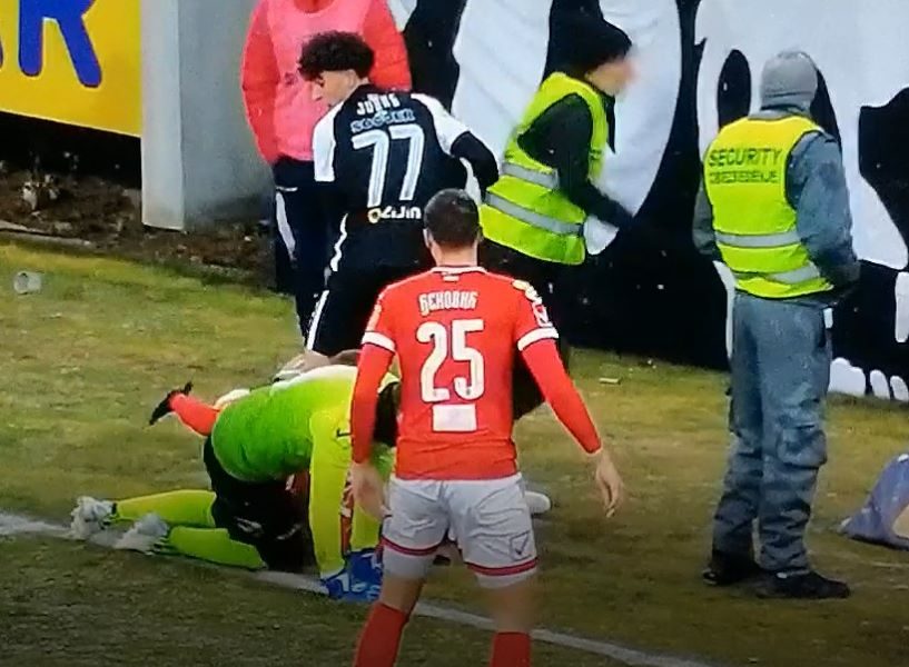 „LEDOLOMAC POD BAGDALOM “ Jović „počistio“ sneg, led i – redara! Čovek ostao u šoku (VIDEO)