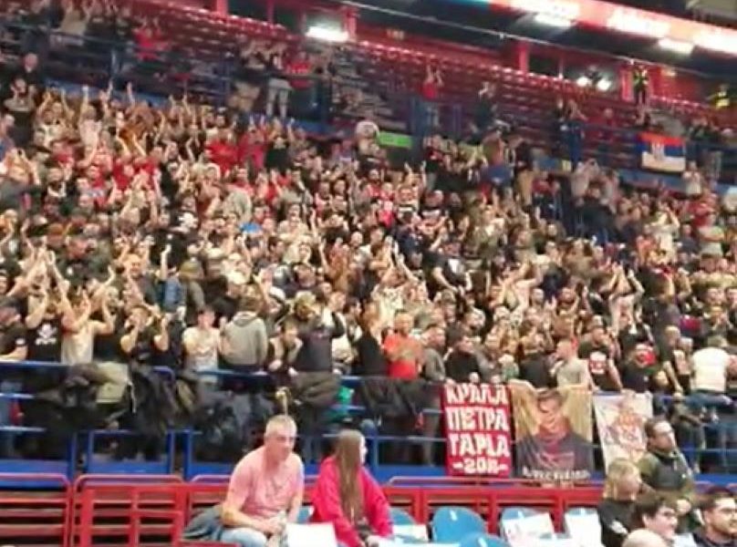 PODRŠKA NE JENJAVA Pogledajte kako navijači Crvene zvezde bodre košarkaše u Milanu (VIDEO)