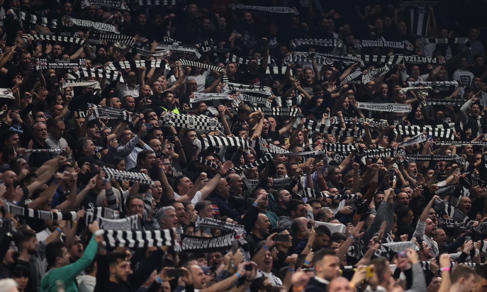 CRNO-BELA PORODICA Srpska teniserka i njen slavni dečko bodrili Partizan, Željko ih izgrlio ispred svlačionice! (FOTO)