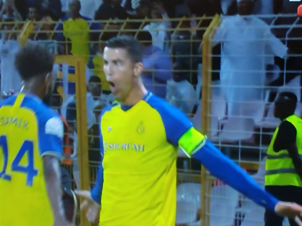CEO STADION ODJEKNUO „SIU“ Prva majstorija Ronalda u Saudijskoj Arabiji, gol koji nije postigao iz penala! Pa još jedan kroz noge! (VIDEO)