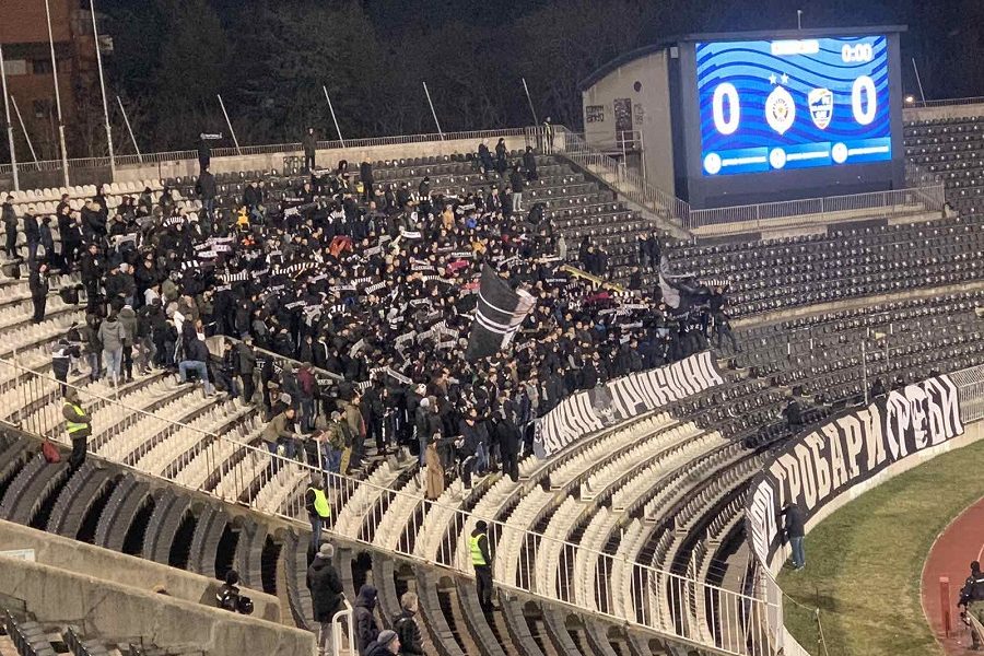 Skromna poseta u Humskoj na prvom meču u nastavku sezone i šokantnih 0:2 na startu  (VIDEO)