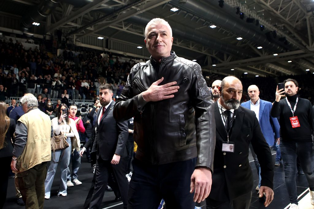 SCENA ZA PAMĆENJE Ono kada si legenda oba kluba! Evo kako je dočekan predsednik KSS-a u Bolonji (VIDEO)