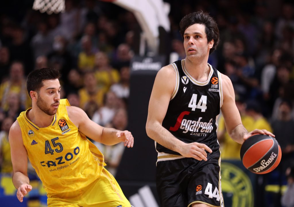 PALAKANESTRO Teo prvo tukao navijače, sada Armani