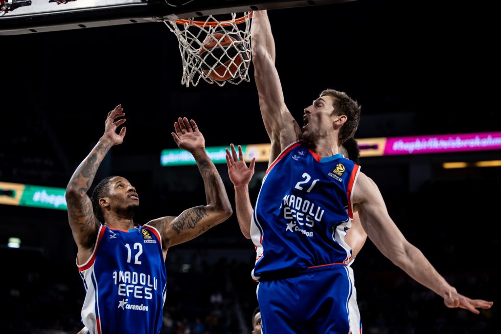 EVROLIGA Efes demolirao Virtus pobegao Zvezdi i približio se Partizanu