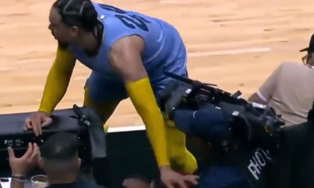 SKANDAL U NBA Zbog ovoga je postao najomraženiji igrač! Povredio kamermana, pa brutalno kažnjen (VIDEO)