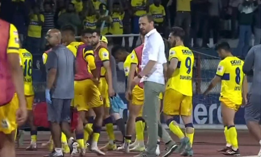 SKANDAL Bivšem fudbaleru Zvezde prekipelo! Izveo tim sa utakmice… Evo i zbog čega (VIDEO)