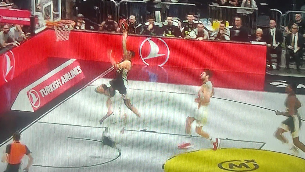 Eksum zakucao Olimpijakos i zapalio „Arenu“ (VIDEO)
