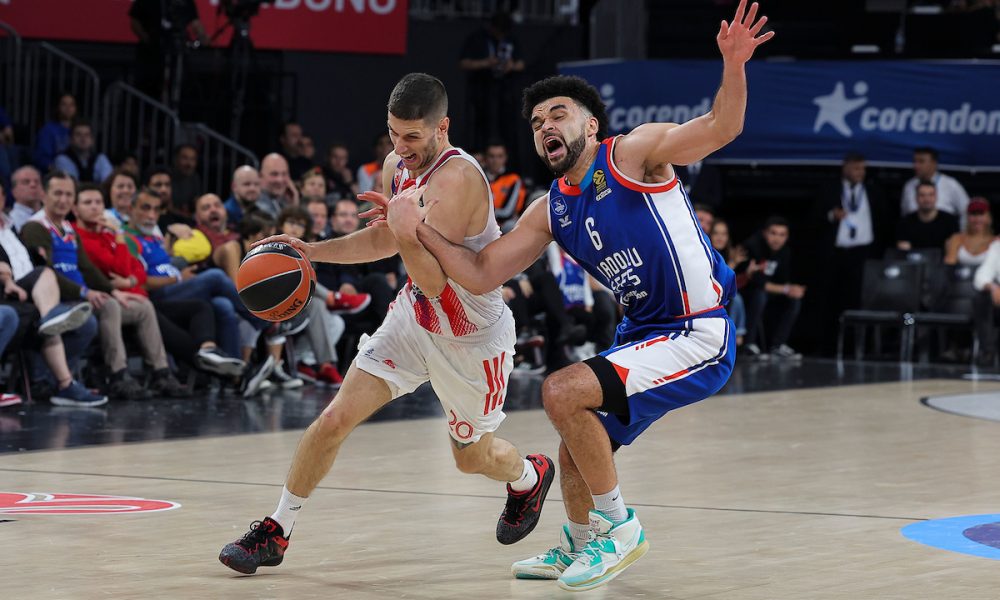 Zvezda dočekuje Efes… „Grobari“ u dilemi: Za koga da navijaju? Tabela kaže…