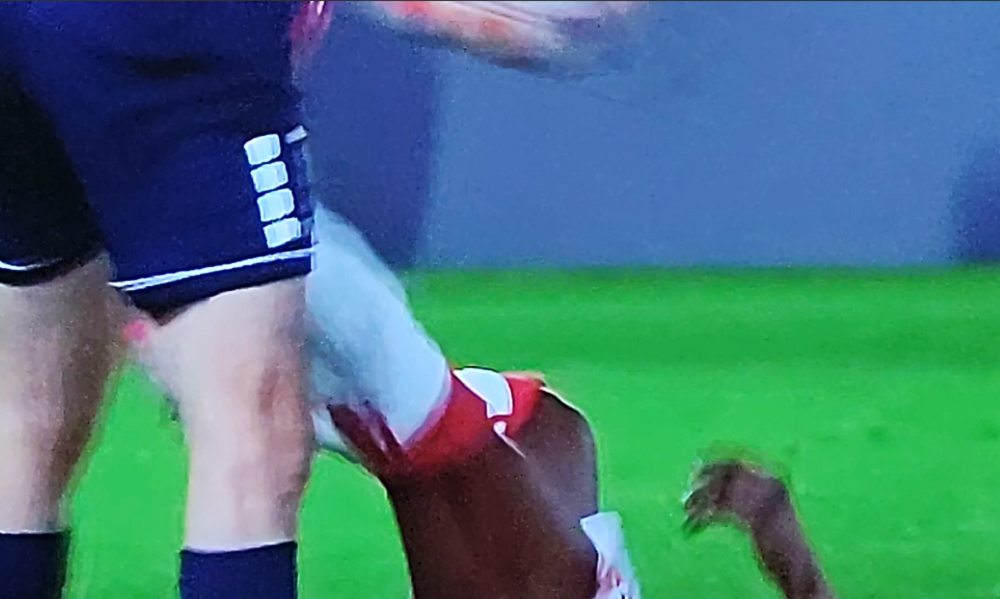 KANGA I NJEGOVE BUBICE Gabonac ljut udario bivšeg fudbalera Partizana u međunožje, dobro je prošao (VIDEO)