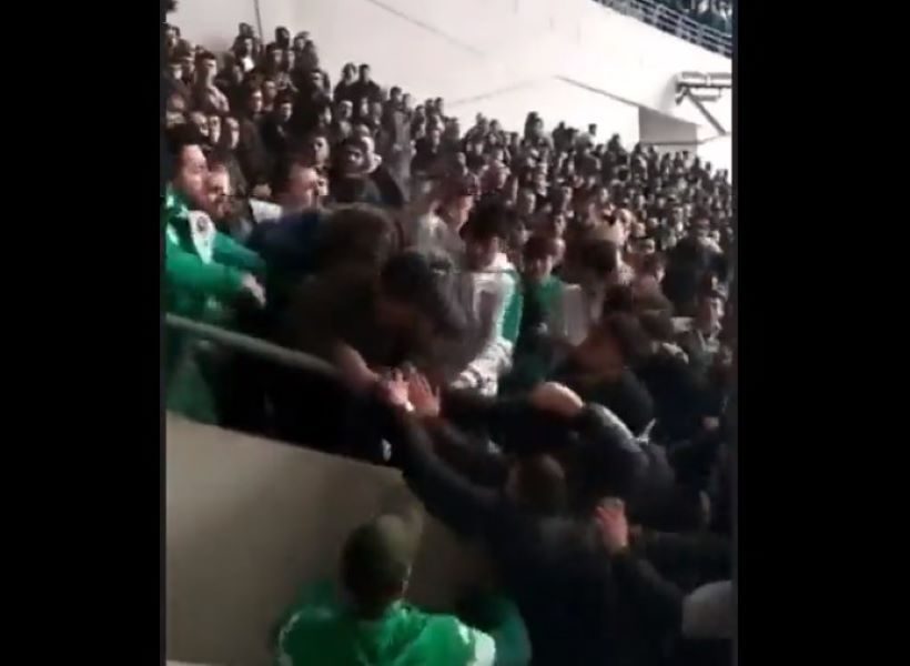 KAKVA GREŠKA Navijač zalutao na pogrešnu tribinu u Turskoj, pa jedva sačuvao živu glavu (VIDEO)