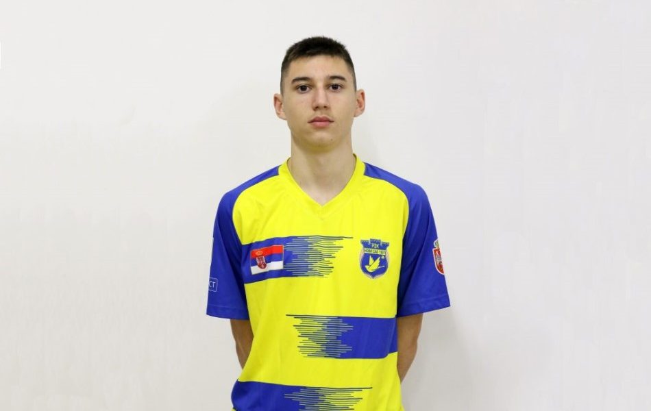 SKANDAL Mladom igraču RFK Novi Sad u duelu slomljena noga, arbitar nije dosudio ni faul! (FOTO)