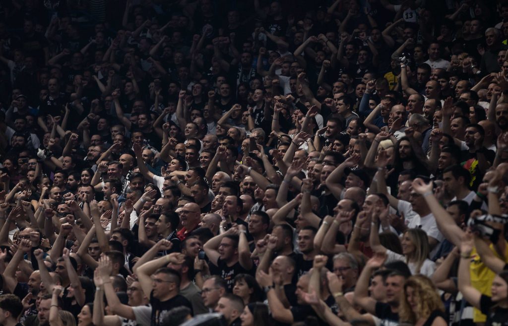 ŠTA ĆE REĆI „DELIJE“? Novak Đoković na utakmici Partizana! Evo šta su mu „grobari“ skandirali (FOTO)