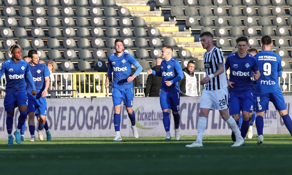 RADNIK DRŽI ČAS FUDBALA Poslednji tim superlige vodi 2:0 na poluvremenu u Humskoj (VIDEO)