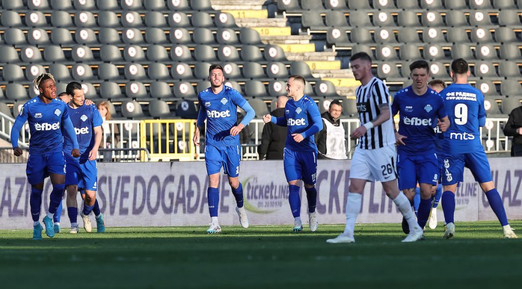 RADNIK DRŽI ČAS FUDBALA Poslednji tim superlige vodi 2:0 na poluvremenu u Humskoj (VIDEO)