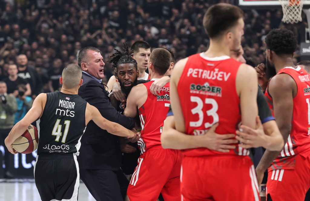 HAOS NA DRUŠTVENIM MREŽAMA Košarkaš Reala stao u odbranu Lesora i „isprozivao“ Zvezdu! Situacija poprima evropske okvire