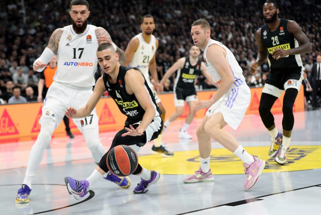 POLUVREME Partizan gazi ka Top 8, Lesor zakucavanjem srušio „Arenu“ (VIDEO)