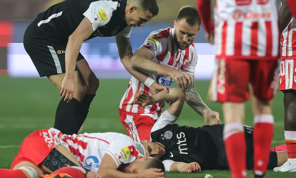 JEZIVA SCENA U DERBIJU Belić u nesvesti, Katai ga panično okreće na bok! (VIDEO)