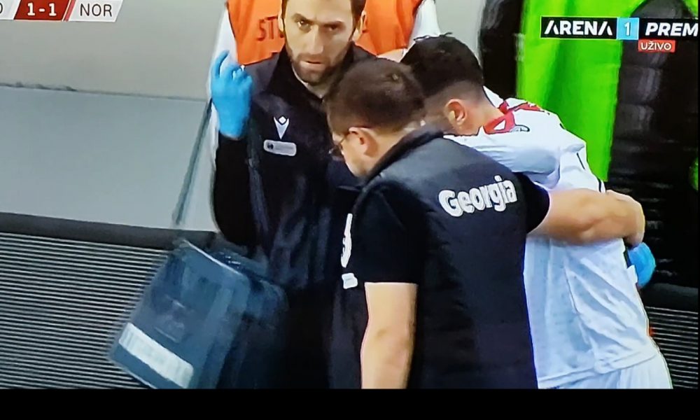 LOŠE VESTI IZ BATUMIJA Levi bek Zvezde teže povređen, jedva napustio teren (VIDEO)