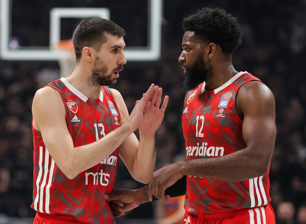POLUVREME Kampacov šou u Areni! Zvezda dominira, Partizan se još nije pojavio na utakmici