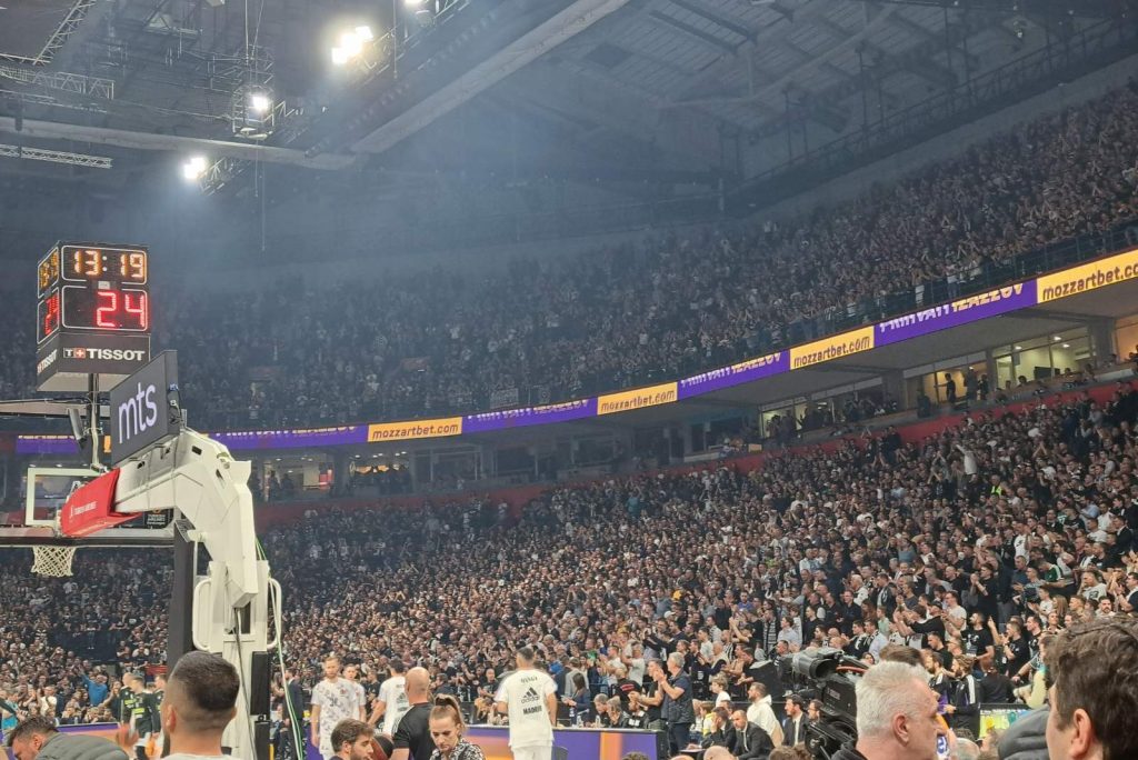 U JEKU DEŠAVANJA „Grobari“ pozdravili legendu fudbalskog kluba, pa izneli stav o Upravi! (VIDEO)