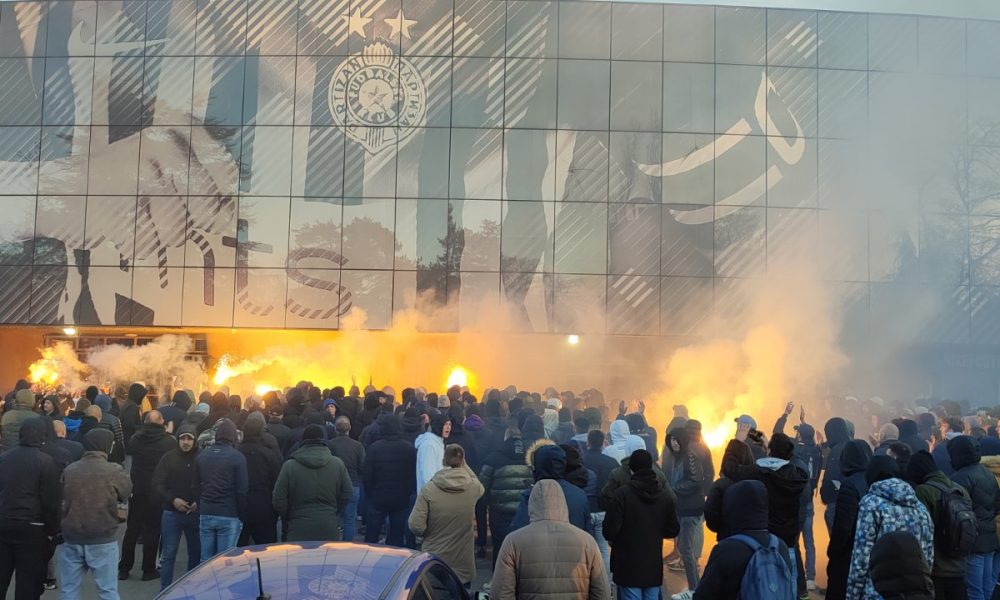 „GROBARI“ „ZAPALILI“ HUMSKU Navijači pozvali legende kluba da im se pridruže u borbi (FOTO+VIDEO)