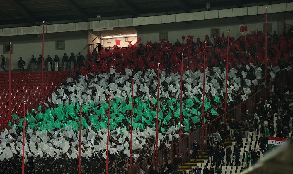 ŠTA JE, SADA, OVO? UEFA dozvolila Mađarima zastavu na kojima ima i delova Srbije! Sram vas bilo!