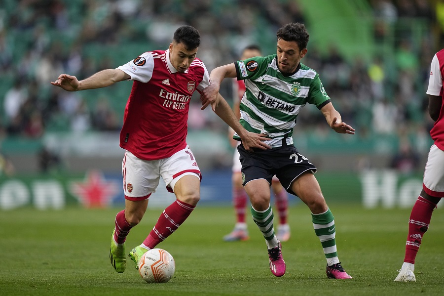 Pogledajte kako je fudbaler Sportinga pogodio mrežu Arsenala gotovo s centra (VIDEO)