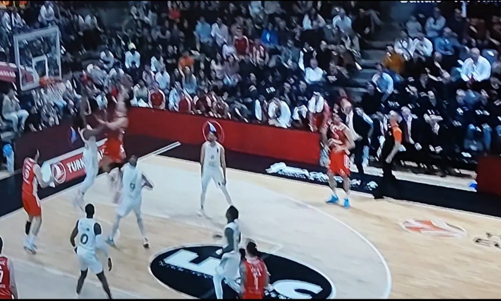 BUM, BUM! Petrušev „zalepio na poster“ Ponsa, a onda preterao u slavlju i napravio „frku“ (VIDEO)