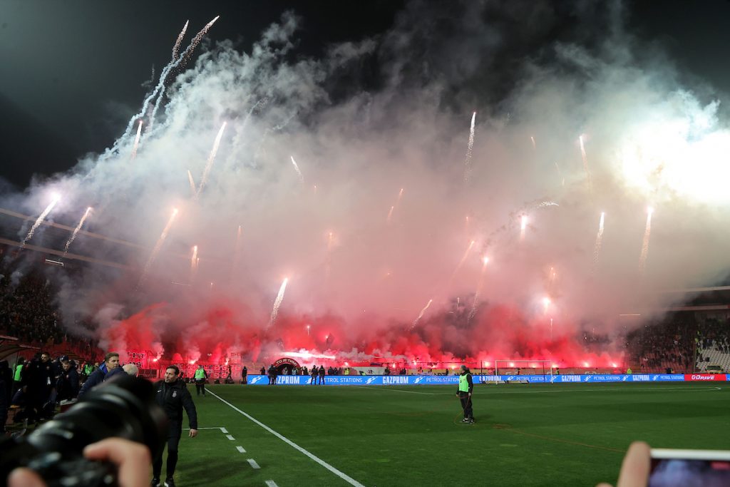 PLJUŠTE KAZNE Zvezdi i Partizanu tanje kase zbog navijača, iznosi su milionski!
