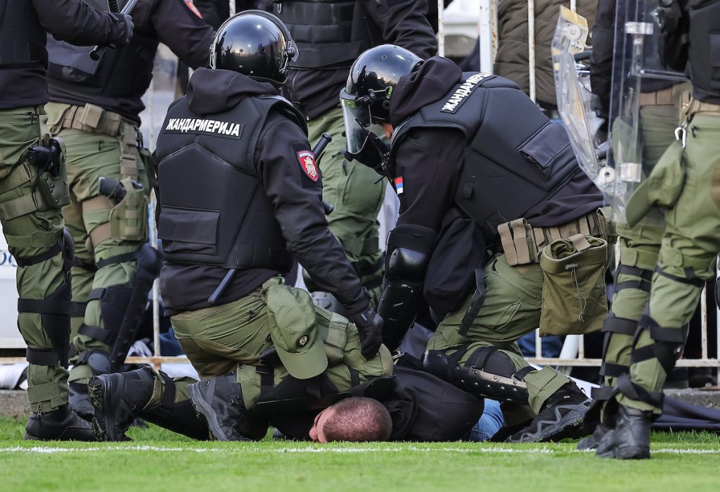 PREKID Policija proteruje „grobare“ sa tribina! (FOTO+VIDEO)