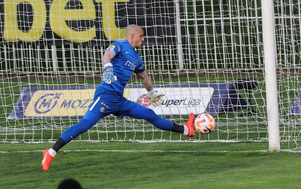 AU, KAKAV KIKS STEVANOVIĆA! KAKVO LUKAVSTVO DOCIĆA! Gol iz slobodnog udarca sa 30 metara, Čuka vodi (VIDEO)