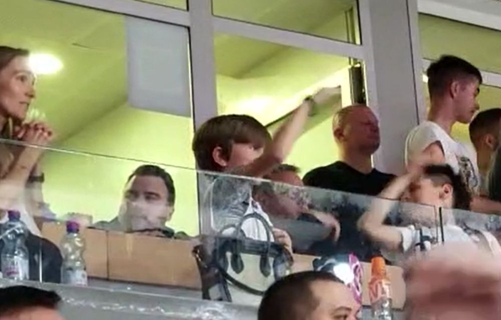 PONOVO GLEDALI PARTIZAN Đokovići imaju „grobara“ u porodici! Jelena posmatra, a on navija u transu (VIDEO)