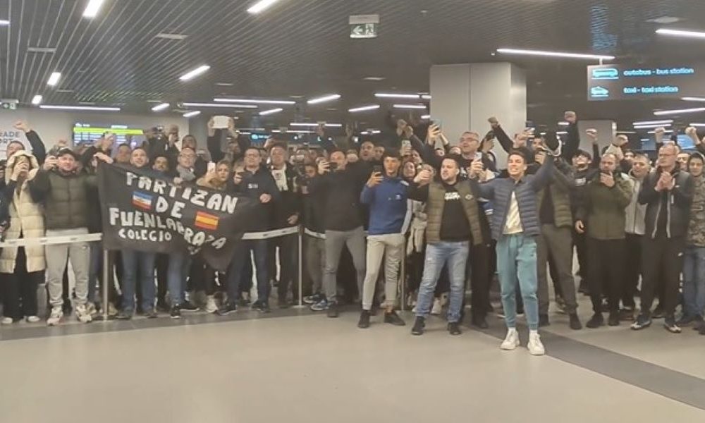 BESANA NOĆ „Grobari“ pesmom dočekali košarkaše na aerodromu (VIDEO)