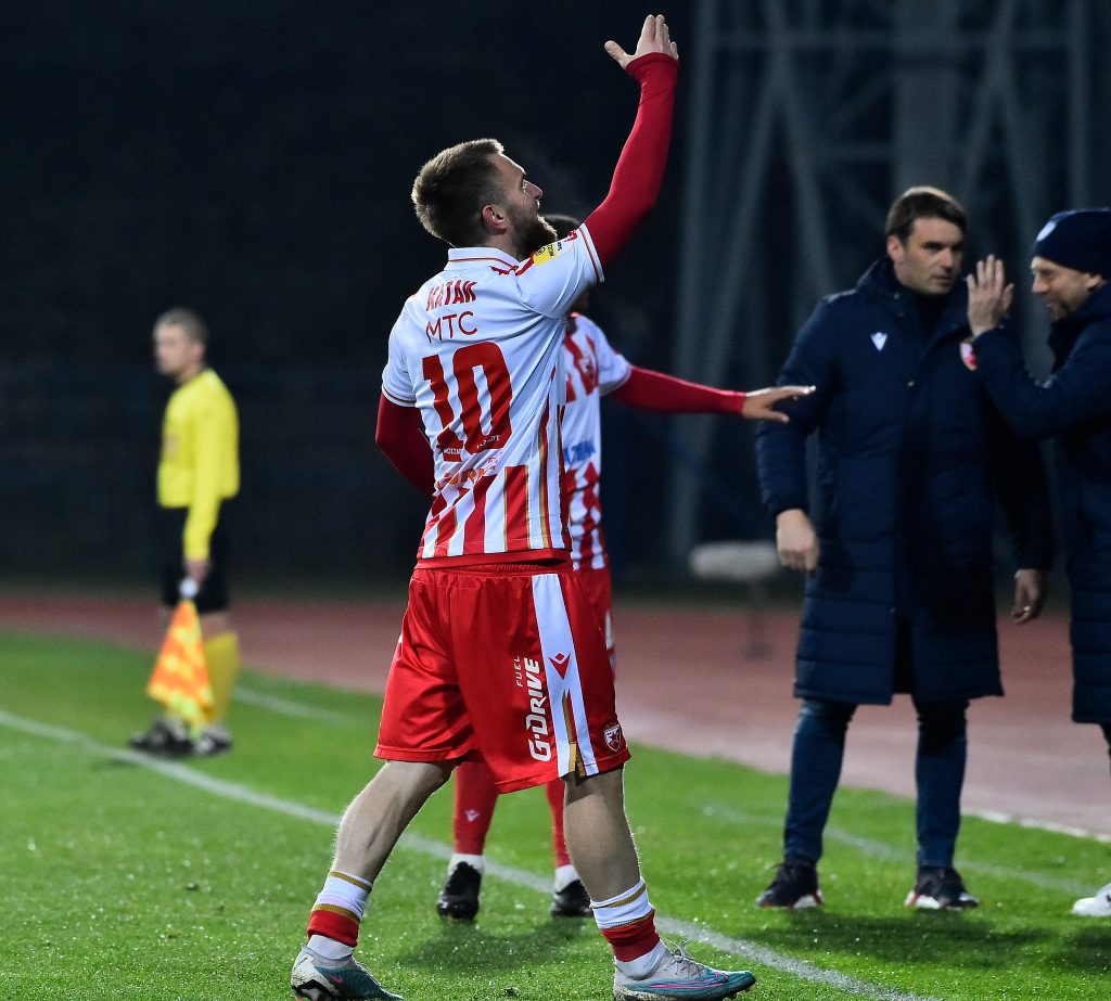 GDE NA OVU HLADNOĆU? Borjan kofom vode polio Kataija, evo kako je proslavljen 100. gol Magika (VIDEO)