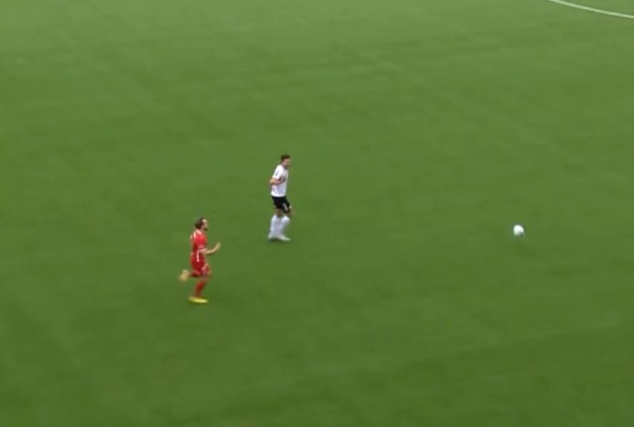 ODUŠEVIO I PROTIVNIČKE NAVIJAČE Potez norveškog fudbalera izazvao aplauz celog stadiona (VIDEO)